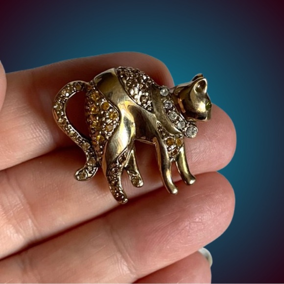 Vintage Jewelry - Vintage goldtone cat brooch pin arched back rhinestones cat lady